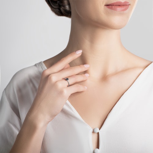 Pierścionek zaręczynowy The Journey: białe złoto, czarny diament